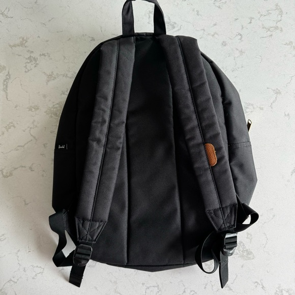 Herschel black backpack - Picture 2 of 3